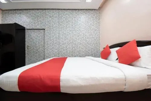 Chandra Manor by OYO Rooms