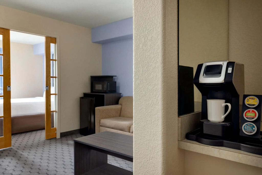 Super 8 by Wyndham Swan River MB