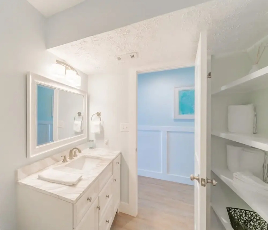 Eastern Shores - 206 1 Bedroom Condo by RedAwning