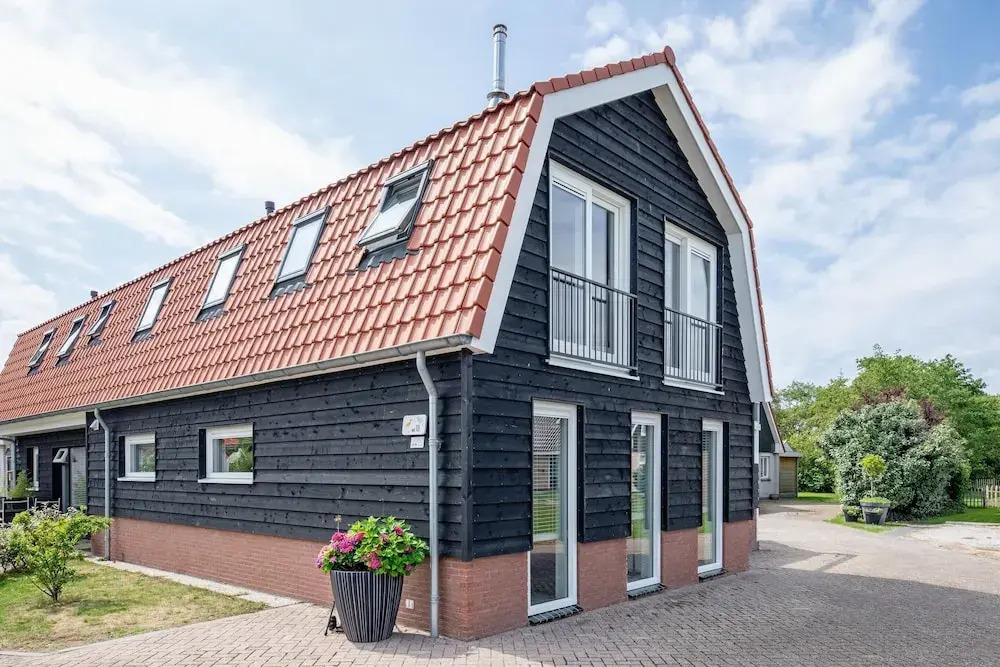 2 Cosy Homes With Wellness Garden