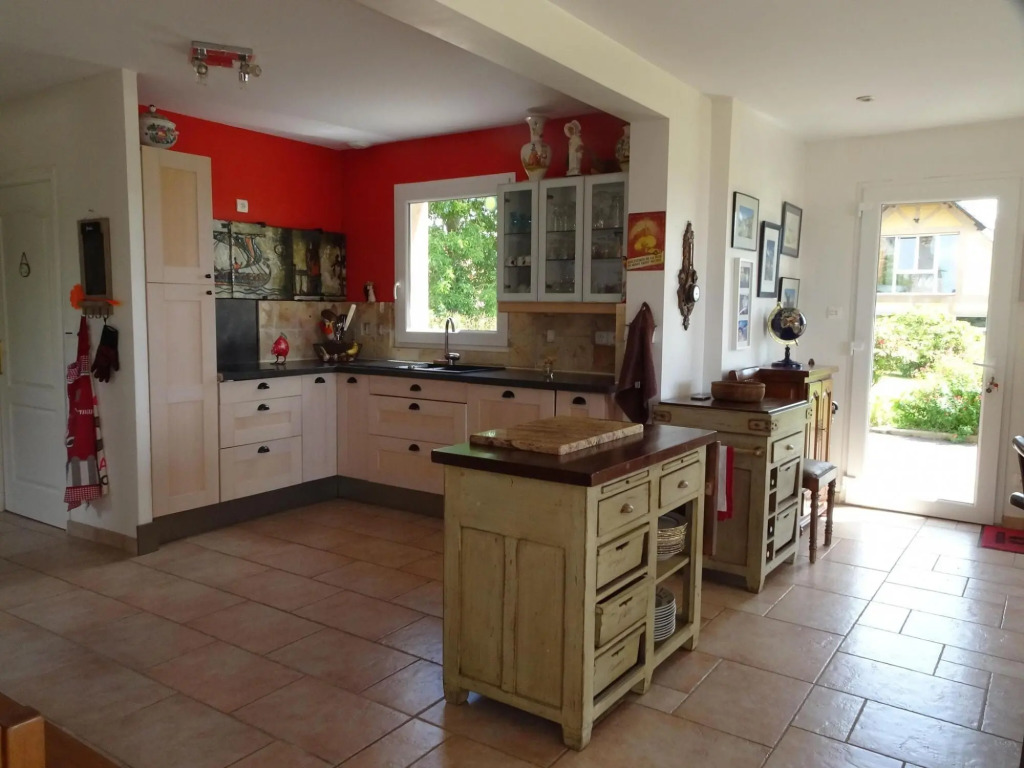 Beautiful Norman House With Outbuilding Located in the bay of Mont St Michel