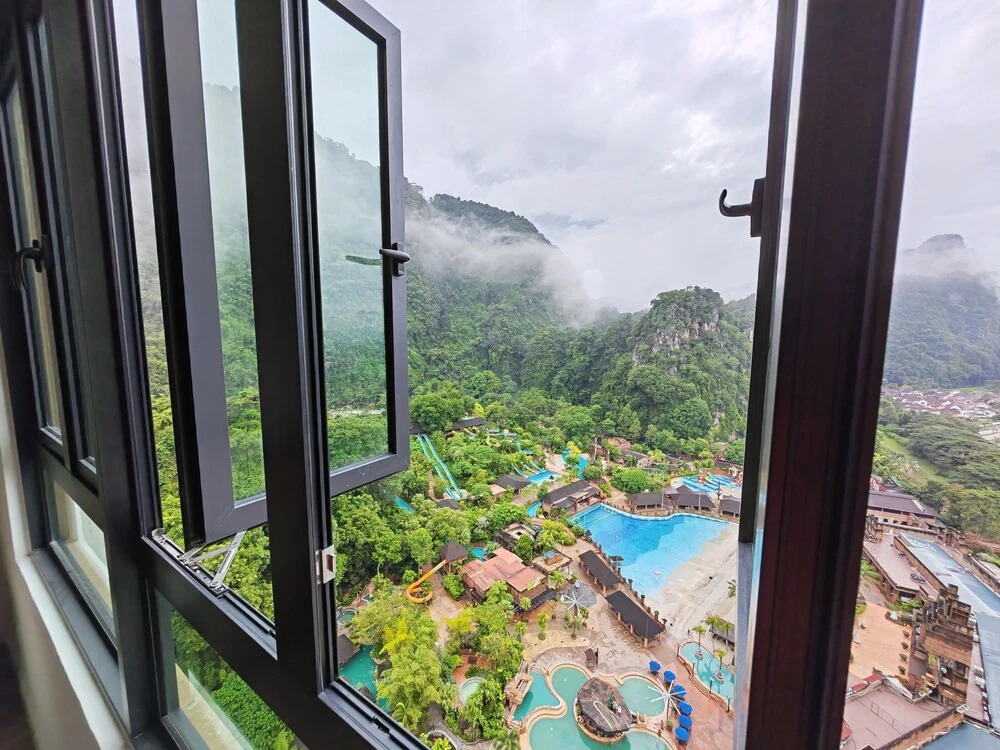 Mountain & Theme Park Views' Cozy Suite