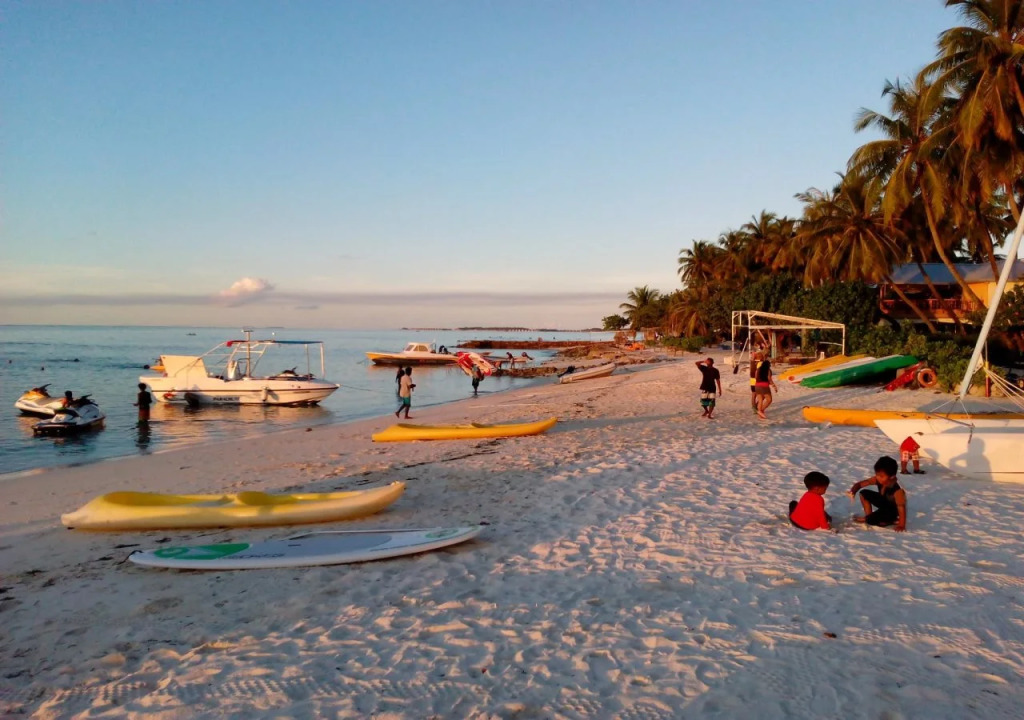 Equator Beach Inn