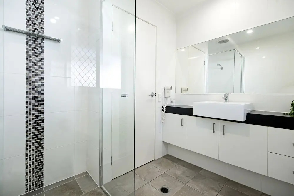 Diamond Beach 3 Bedroom Poolside Apartment - 34
