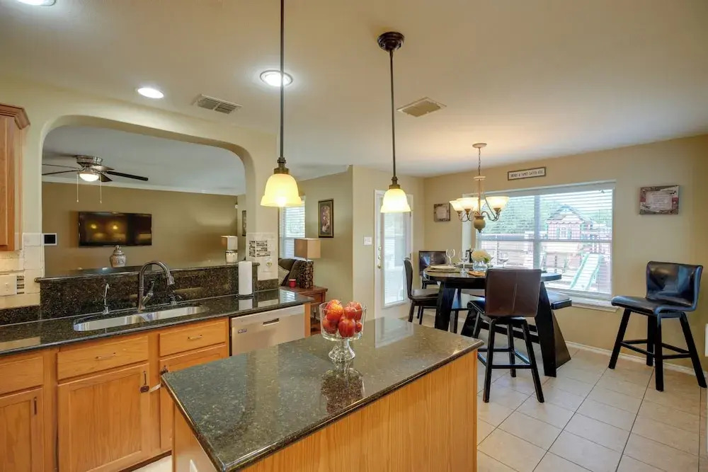 Near Seaworld! Modern Family Home w/ Pool Access