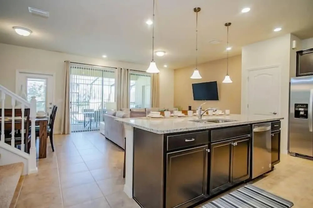 4606 TD - 5BR Townhome Marvel: Private Pool