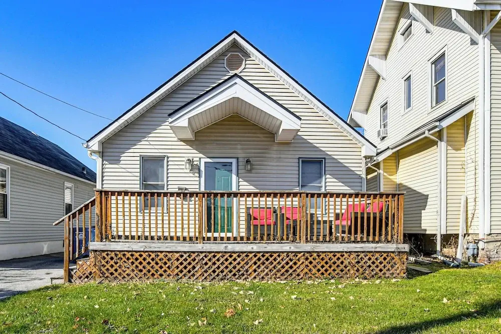 Pet-friendly Home 2 Mi to Downtown Des Moines!