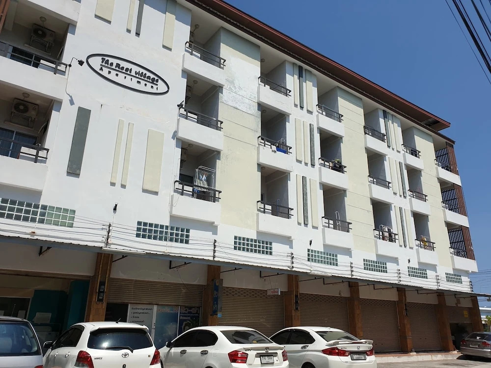 OYO 974 The Rest Village Apartment