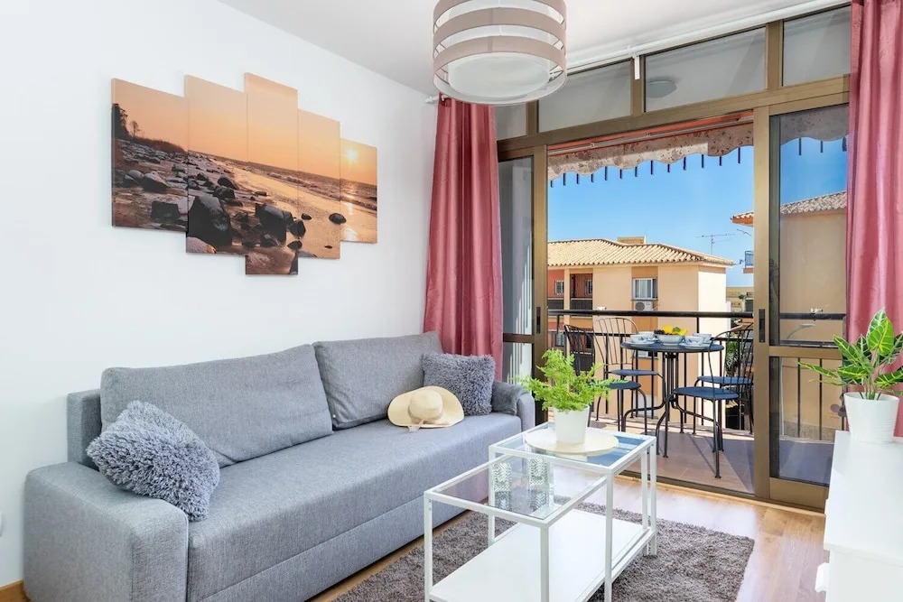 Tasteful Apartment Near the Beach Ref 107