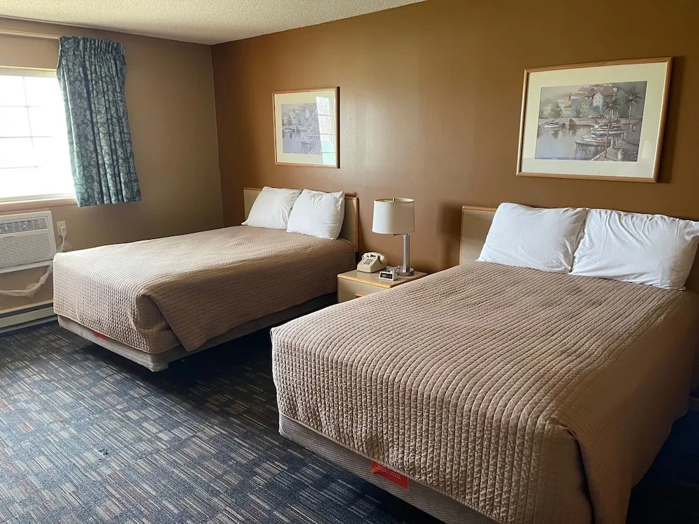 Lakeside Motor Inn