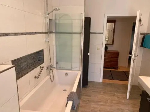 3-Room Karl-Heine