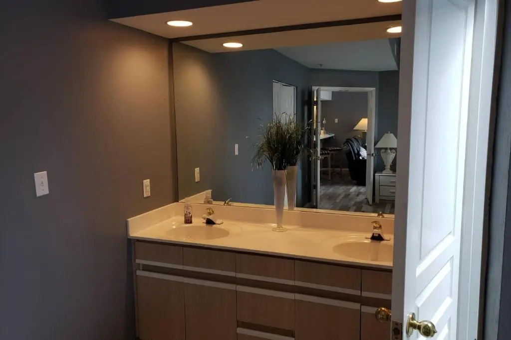 Meadow Ridge 3 King Suites 8-6