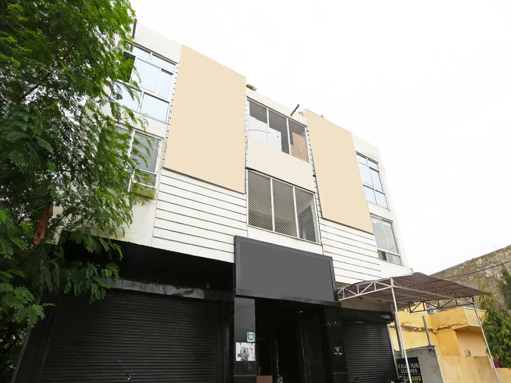 OYO 15994 Hotel Bullet Inn & Lounge