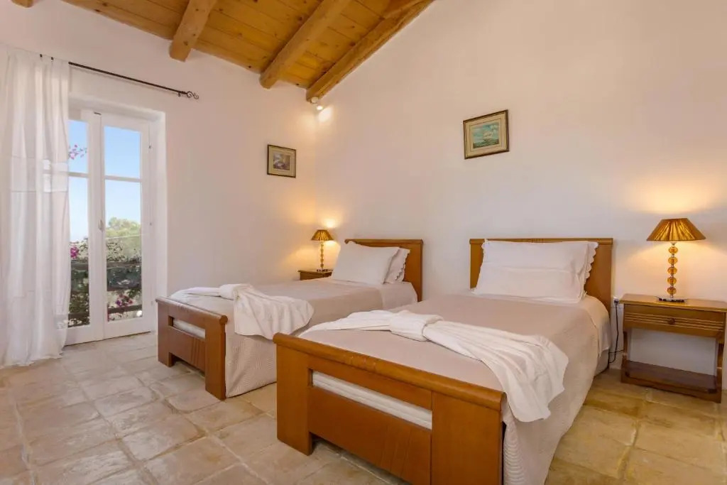 Louiza - Luxury Stone Villa