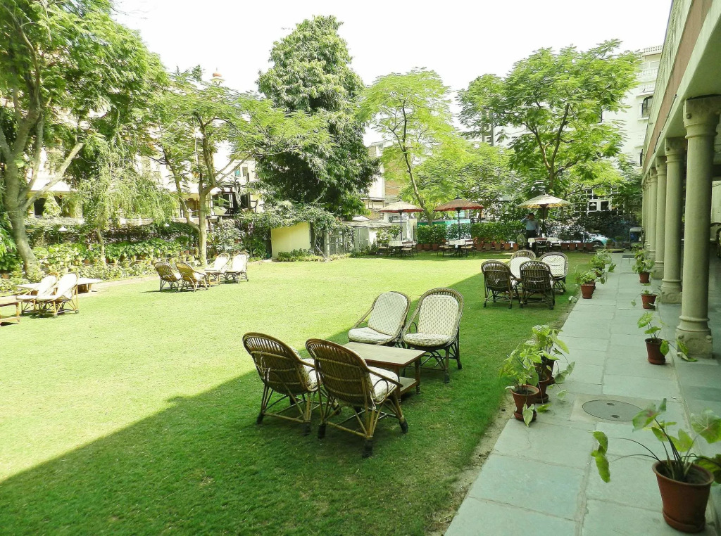 Hotel Arya Niwas