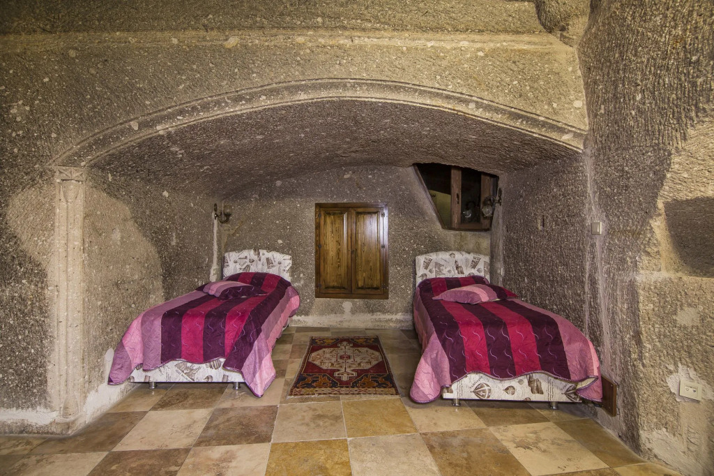Roma Cave Suite