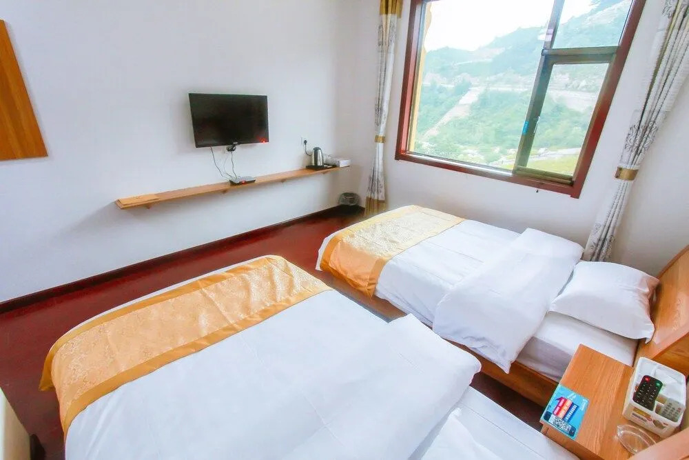 Yijie Holiday Hotel  Laiyuan Baishishan