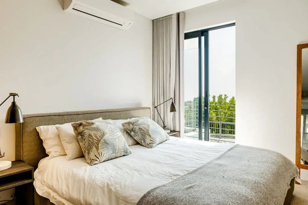 Gorgeous Sea Point Apartment With Rooftop Pool at Mirabel