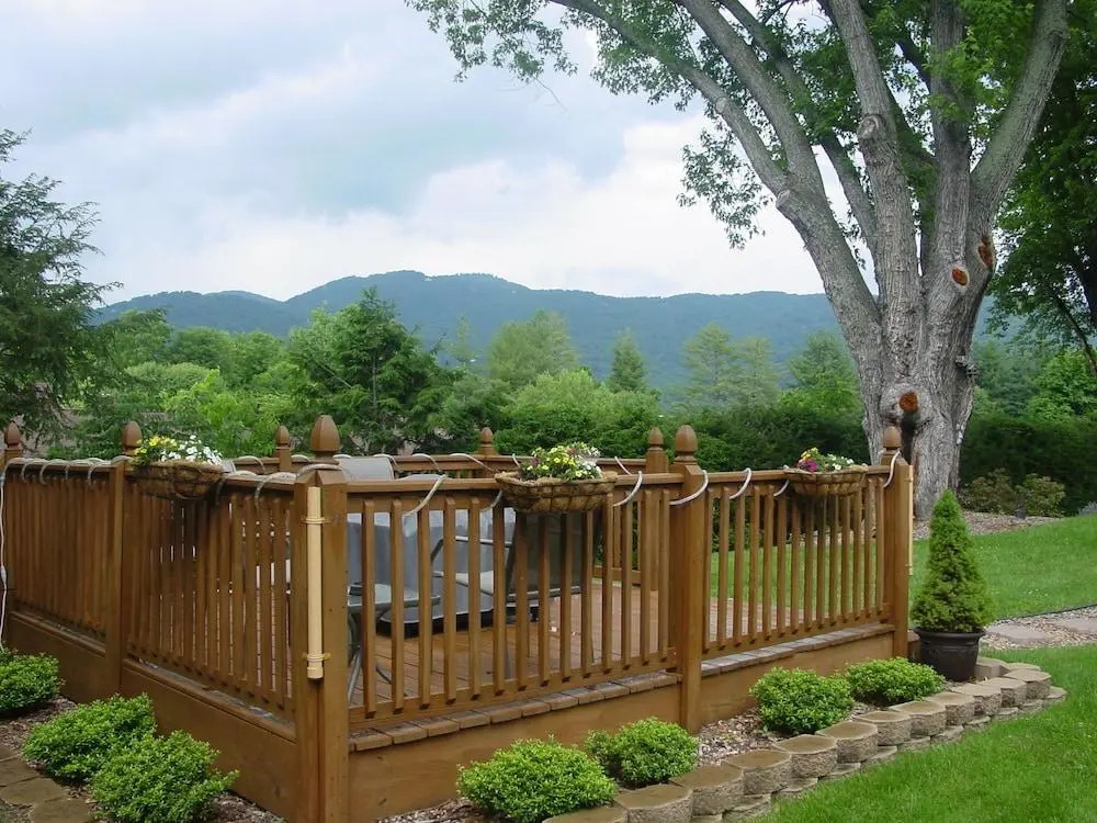 Brookside Mountain Mist Inn