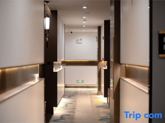 Nanhuali Hotel (Phoenix Ancient City Nanhuali Tourist Center Store)