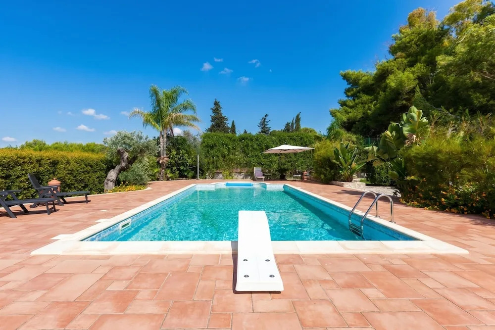 Villa Menhir with pool garden and tennis - Happy Rentals