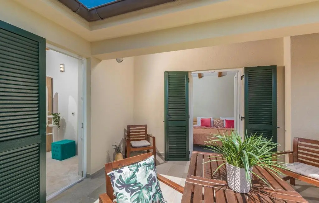 BIG Promotion, Villa Serenitas