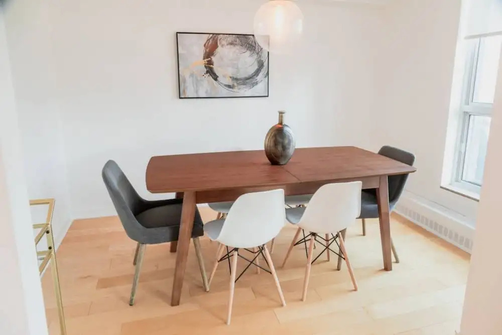 Spacious Family Condo In Swansea, Toronto
