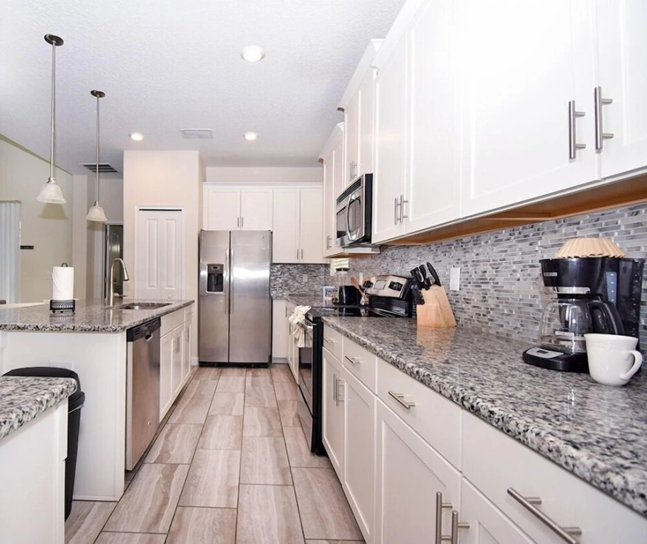 Solterra - 5 Bedrooms House w pool - 7045SR 5 Home by RedAwning
