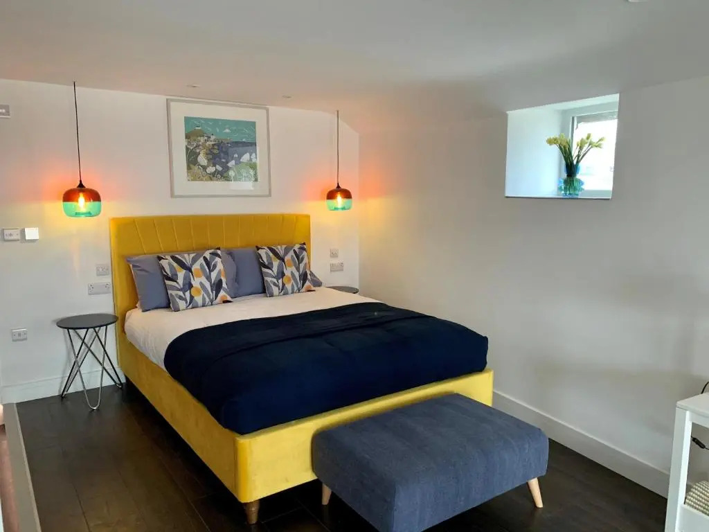 Modern studio apartment with stunning views!