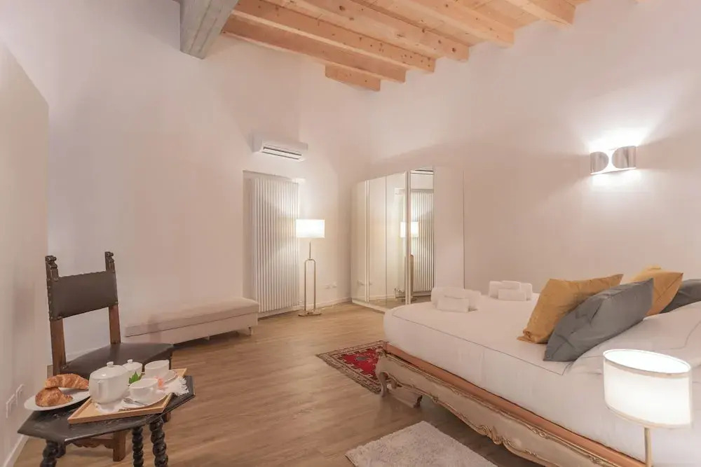Luxury Apartments in Villa Cardinal Ciceri by Rent All Como