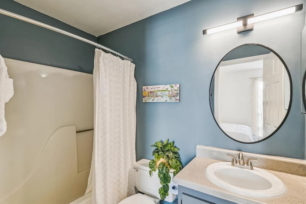 Hermitage 309 2 Bedroom Condo by RedAwning