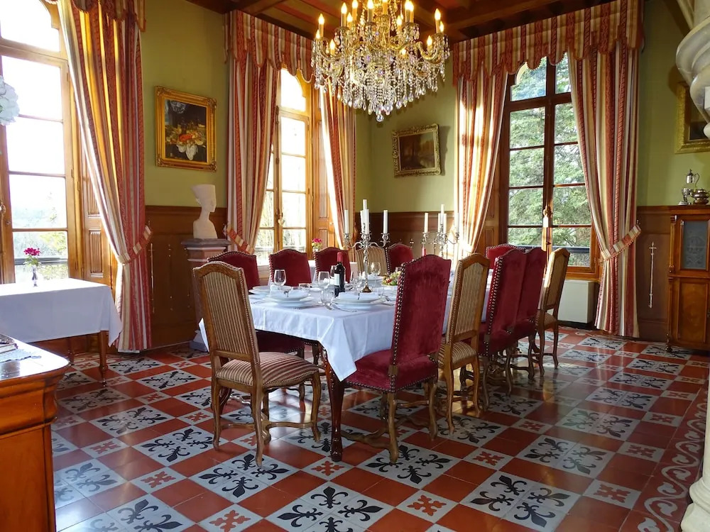 Vineyards and Valleys: A French Hide-in