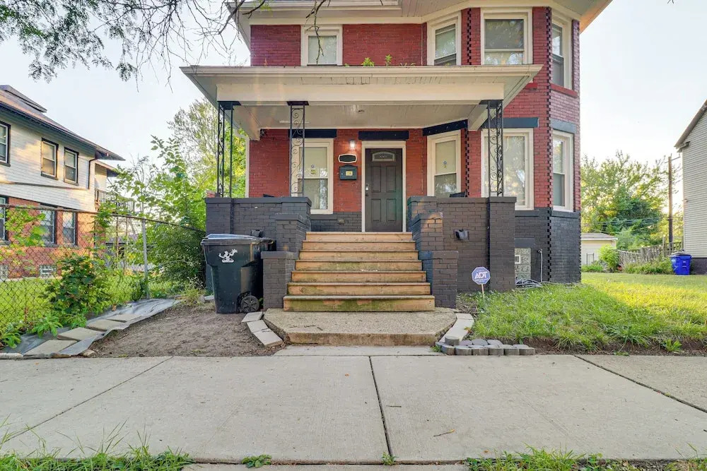 3 Mi to Dtwn Detroit: Spacious Home w/ Yard!