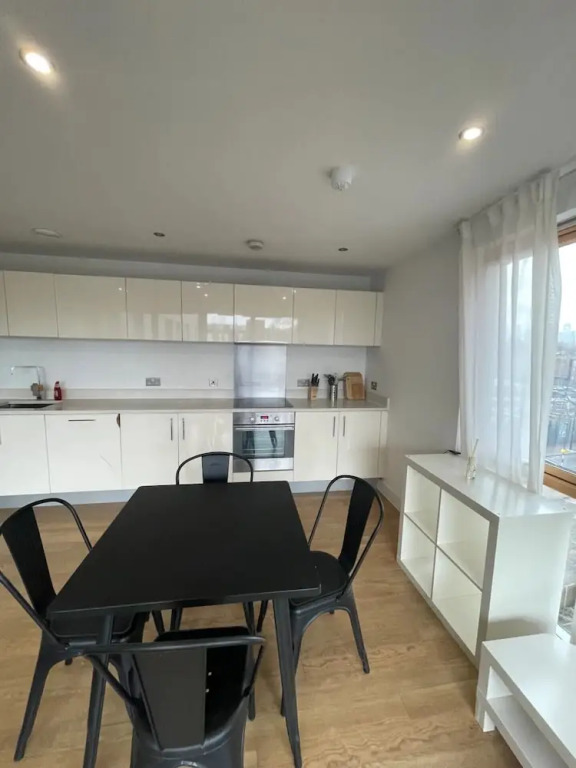 Peaceful 1BD Flat With Balcony - Bethnal Green