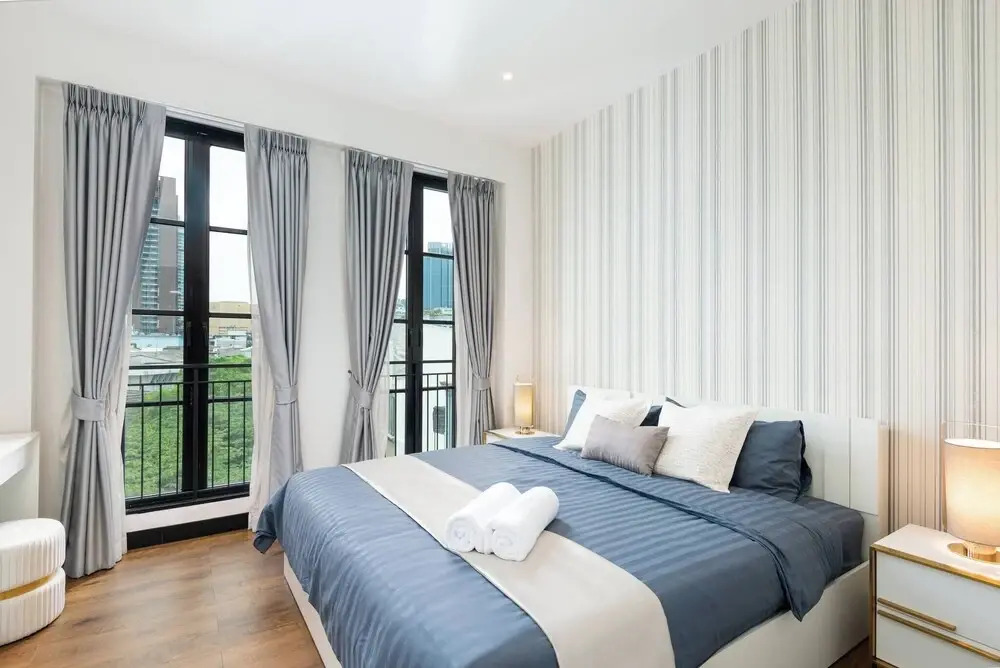Stylish 7Beds Poolhouse with Cinema Lift - 2min to BTS