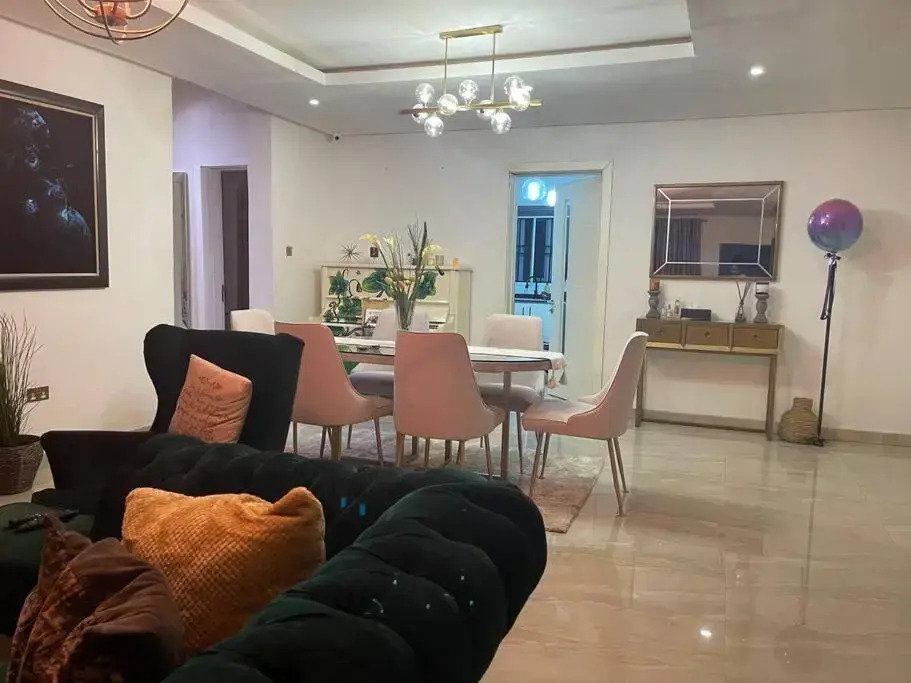 Cozy 3 bedroom flat in serene gated Ikoyi Estate