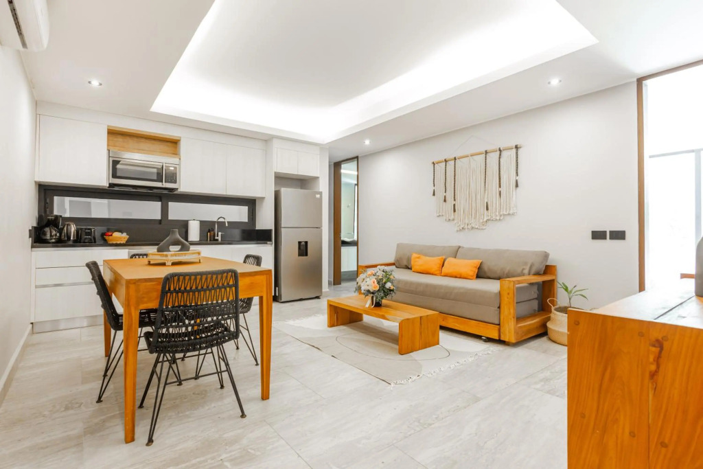 "TOH HOUSE " LUXURY APARTMENTS Near 5tv Av