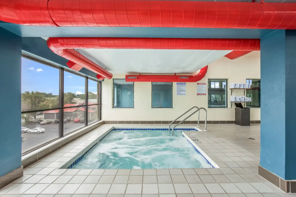 AmericInn & Suites by Wyndham Baraboo Event Center