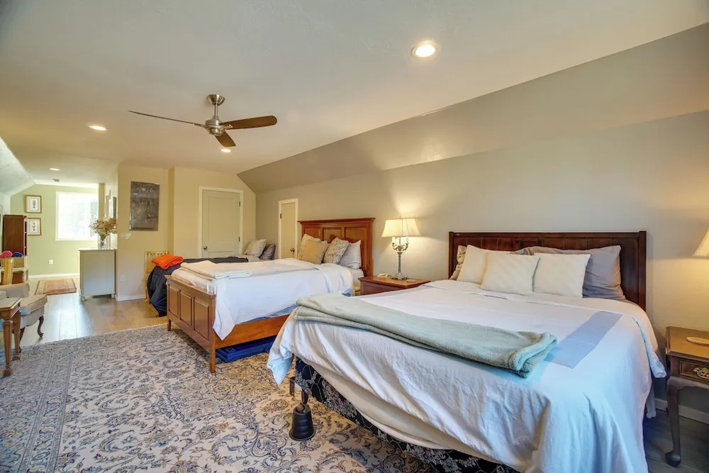 Cascade Cabin Hideaway w/ Views, 1/2 Mi to Lake