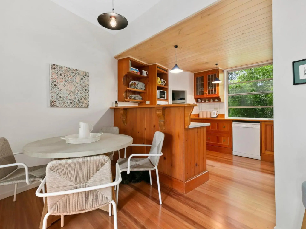 18 Adams St The Beach Shack fabulous location close to the beach