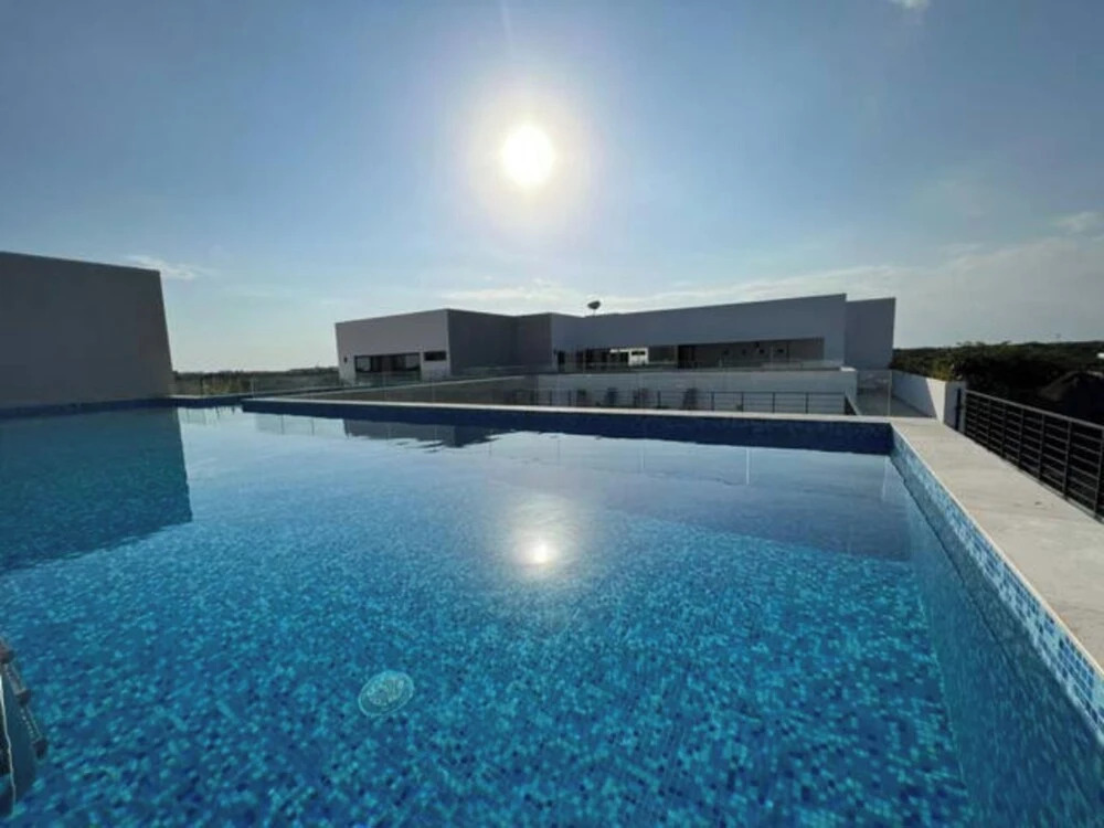 Spectacular Apartment Bridge Pool