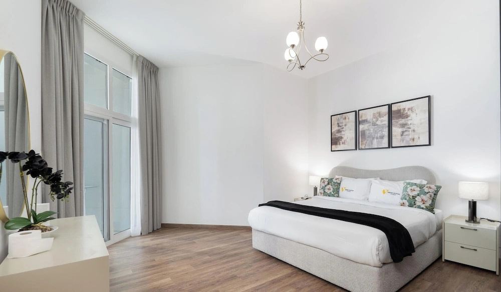 Vogue | Al Fahad Tower close to Mall of Emirates