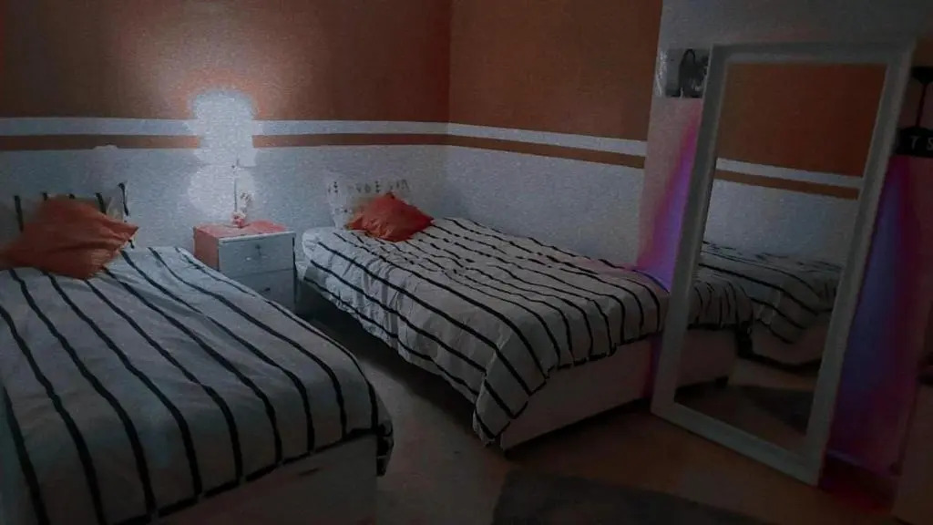 Lovely 3 bedroom condo with balcony families