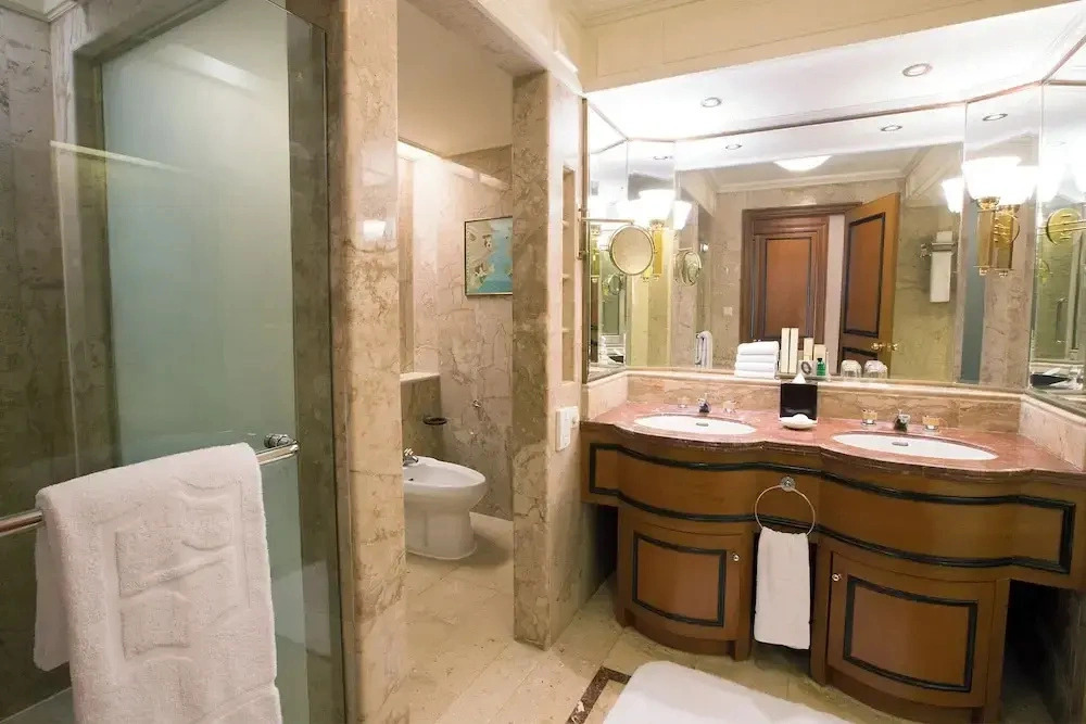 Krungthep Wing Apartment