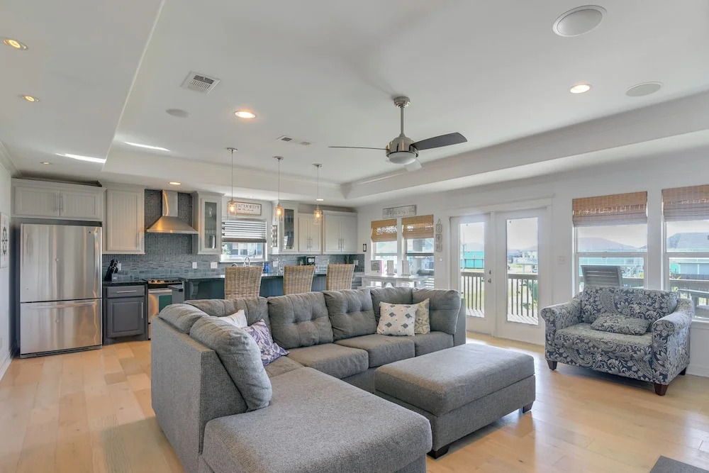 Walk to Shore: Group Getaway in Crystal Beach!