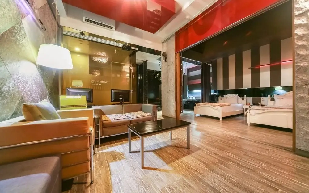 Show Motel