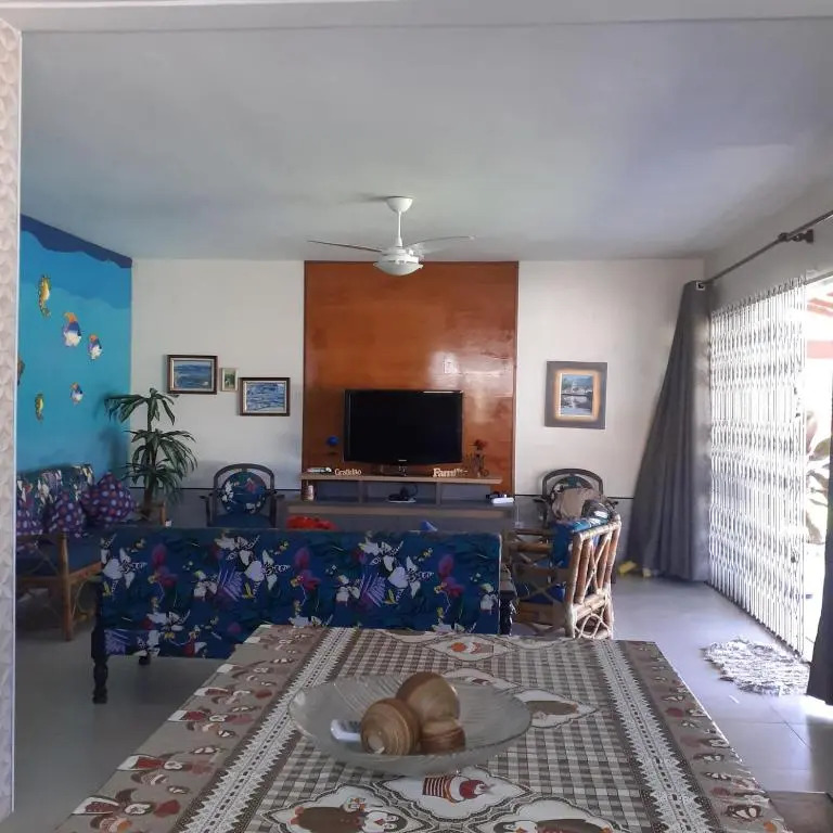 Casa de praia/campo com piscina e gramado