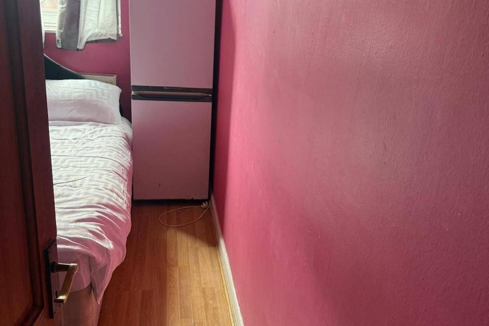 6 Guests - 3 Bedrooms - Close to London Center