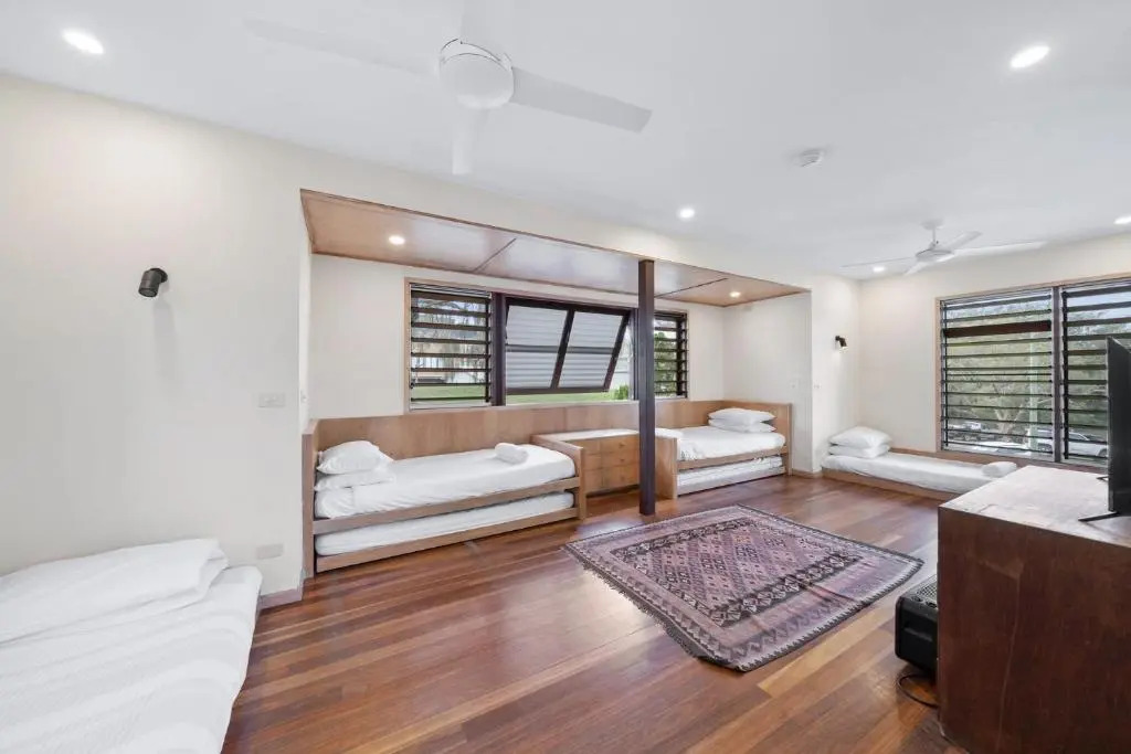 Laguna Beach House by Discover Stradbroke