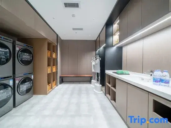 Rezen Proyal  Hotel (Guangzhou TaiKoo Hui Tiyuxi Road Metro Station)